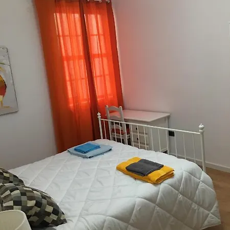 Hostelia Guest house *